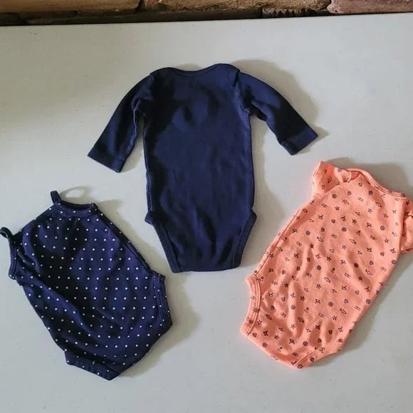 Bundle of girls clothes 3mo - description of each item below - Picture 6 of 8